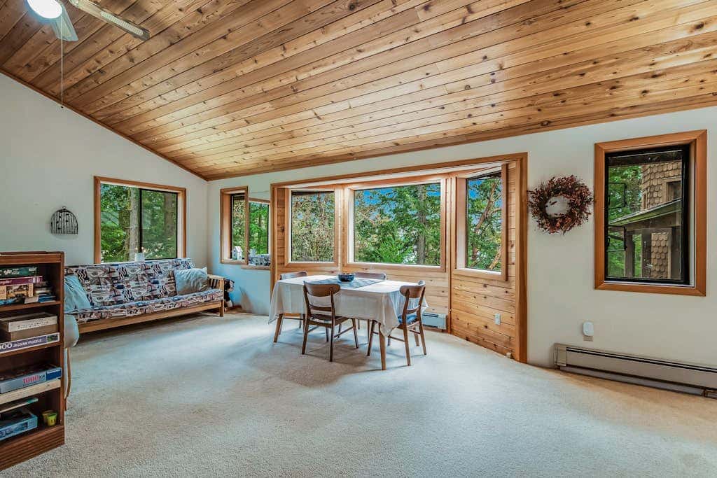 Spectacular Waterfront Cabin in Eastsound with Private Deck and Mountain Views