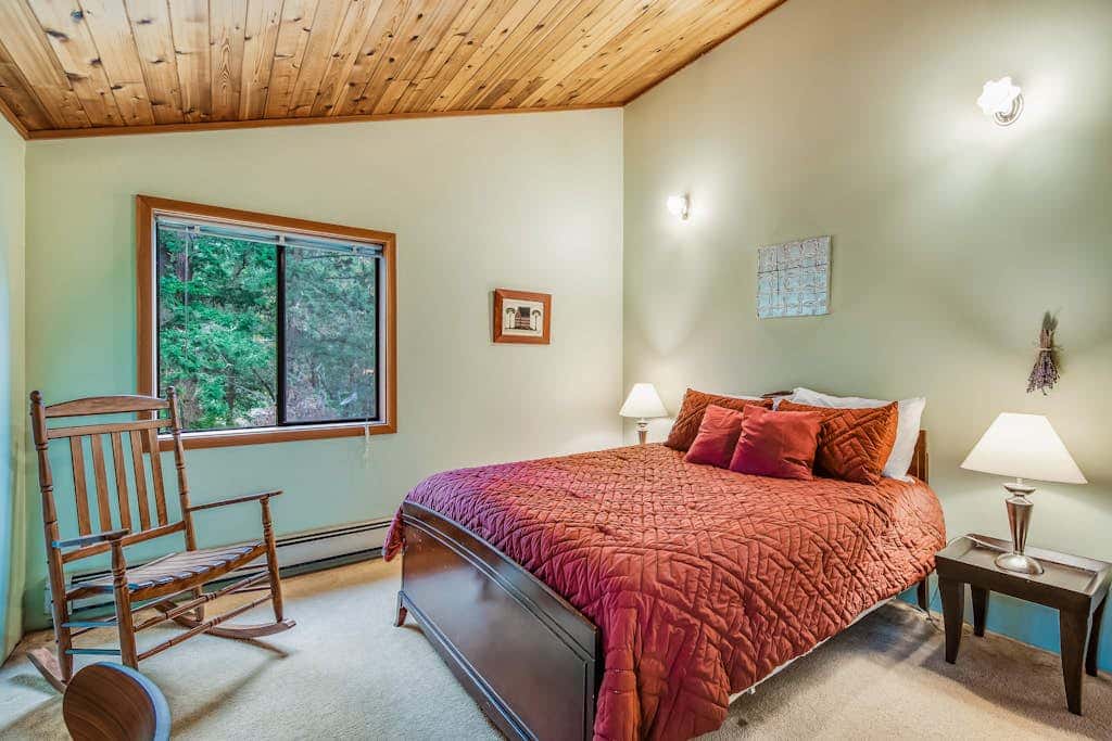 Spectacular Waterfront Cabin in Eastsound with Private Deck and Mountain Views
