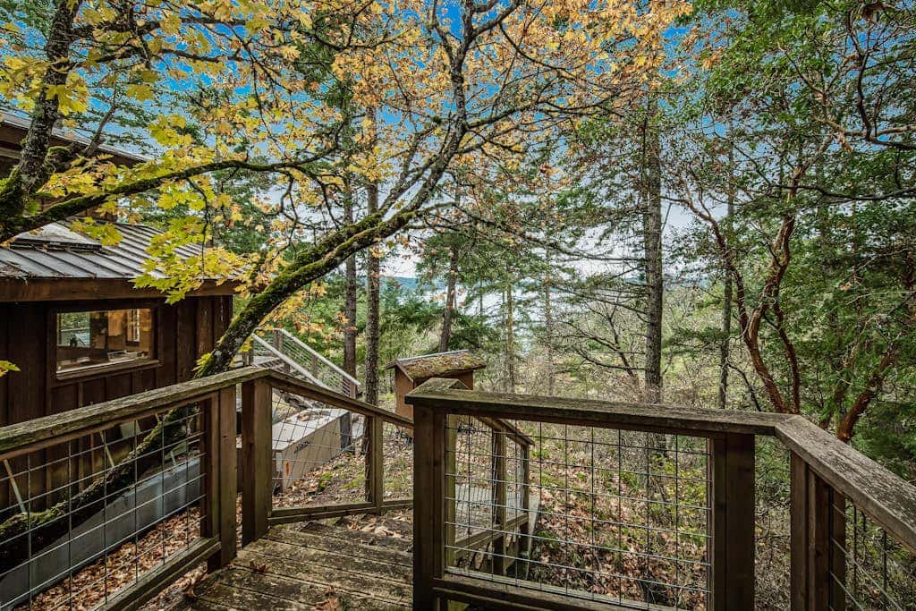Spectacular Waterfront Cabin in Eastsound with Private Deck and Mountain Views