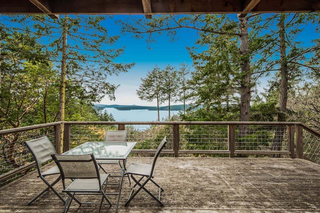 Spectacular Waterfront Cabin in Eastsound with Private Deck and Mountain Views