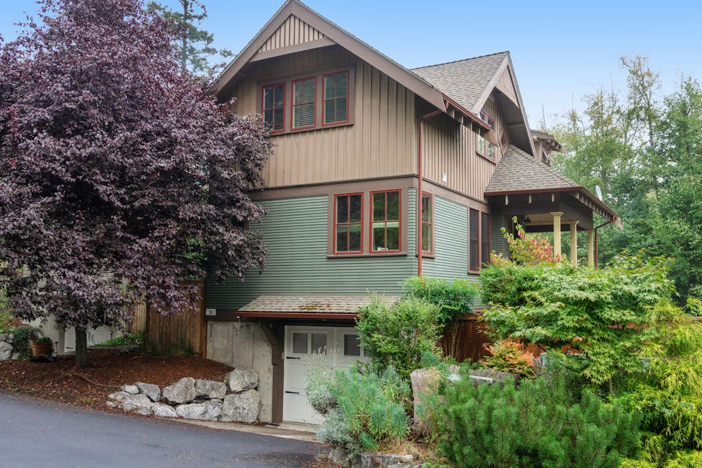 Cheerful Getaway with Ocean View, Outdoor Fireplace, and Beach Access