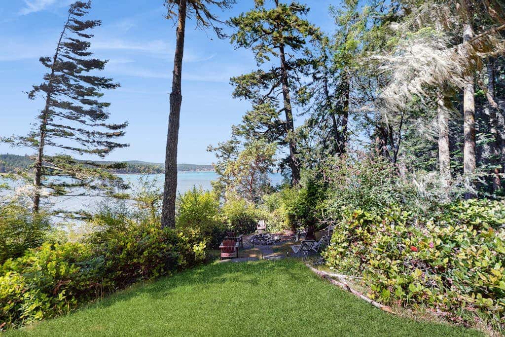Stunning Waterfront Home on Lopez Island with Private Beach Access and Fire Pit