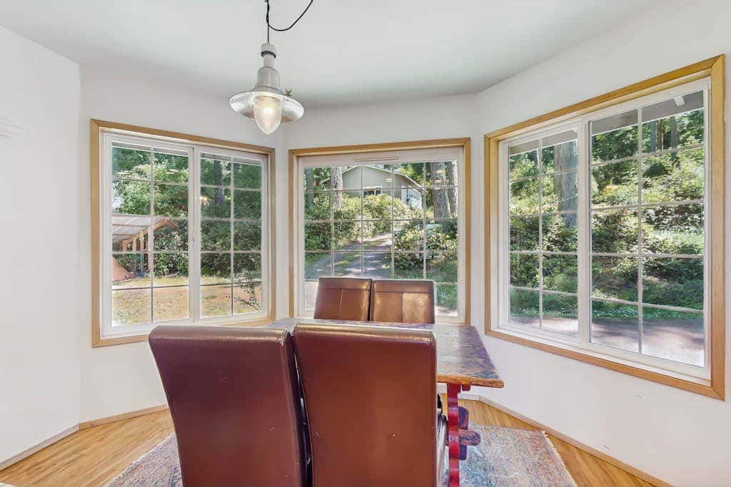Stunning Waterfront Home on Lopez Island with Private Beach Access and Fire Pit