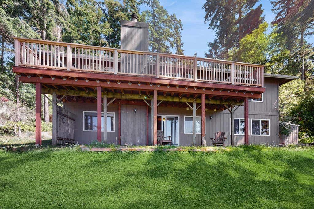 Stunning Waterfront Home on Lopez Island with Private Beach Access and Fire Pit