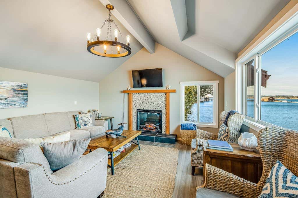 Waterfront Family Friendly Home with Bay Views, Firepit, Deck, & Fireplace