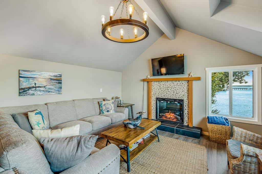Waterfront Family Friendly Home with Bay Views, Firepit, Deck, & Fireplace