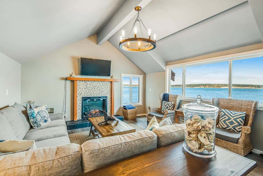 Waterfront Family Friendly Home with Bay Views, Firepit, Deck, & Fireplace