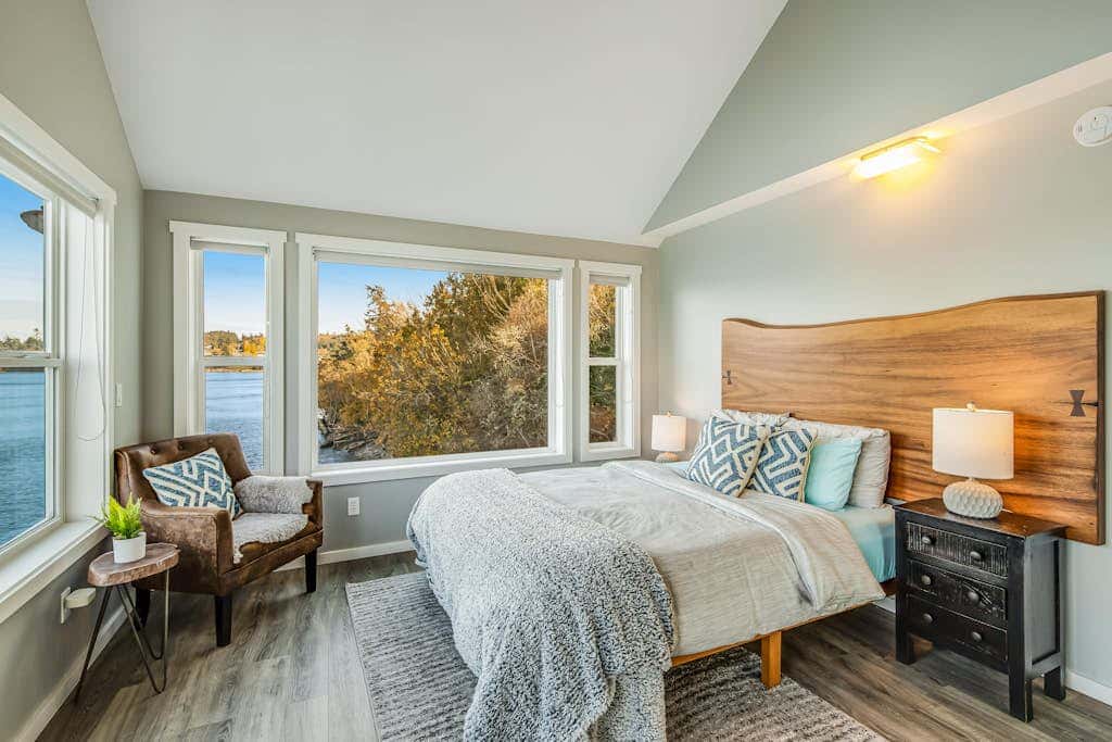Waterfront Family Friendly Home with Bay Views, Firepit, Deck, & Fireplace
