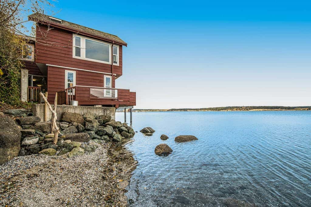 Waterfront Family Friendly Home with Bay Views, Firepit, Deck, & Fireplace