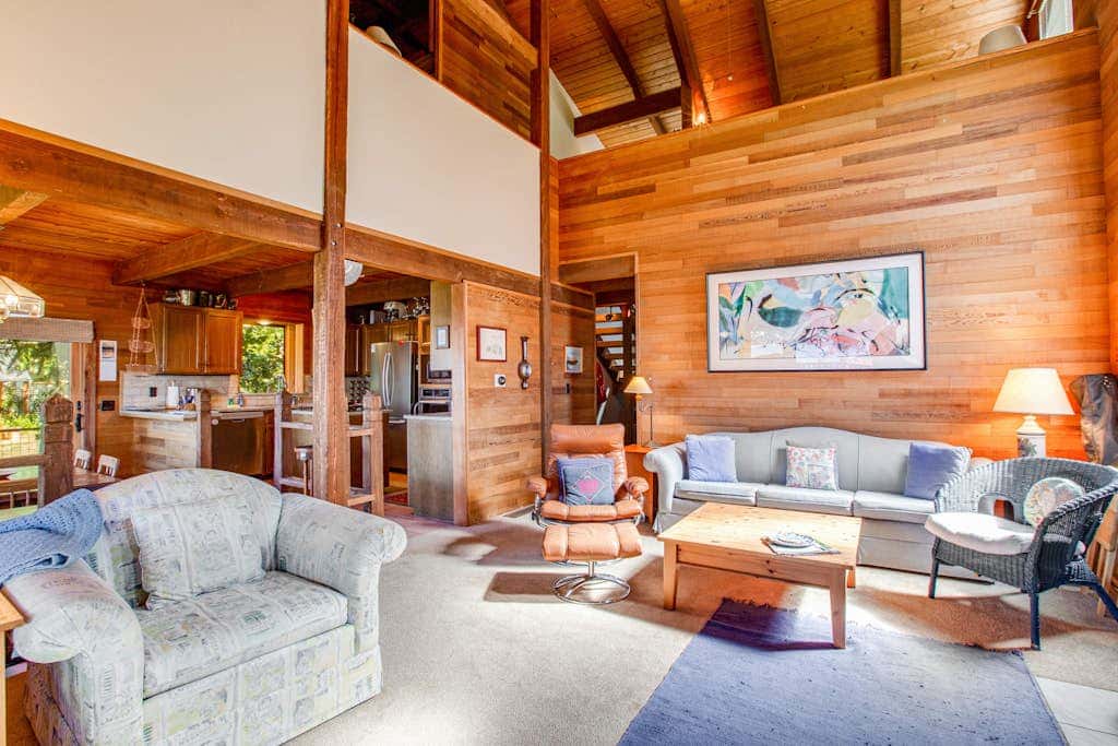 Escape to Saratoga Lodge: Private Dog Friendly Cabin with Sauna Near the Beach and Mountains