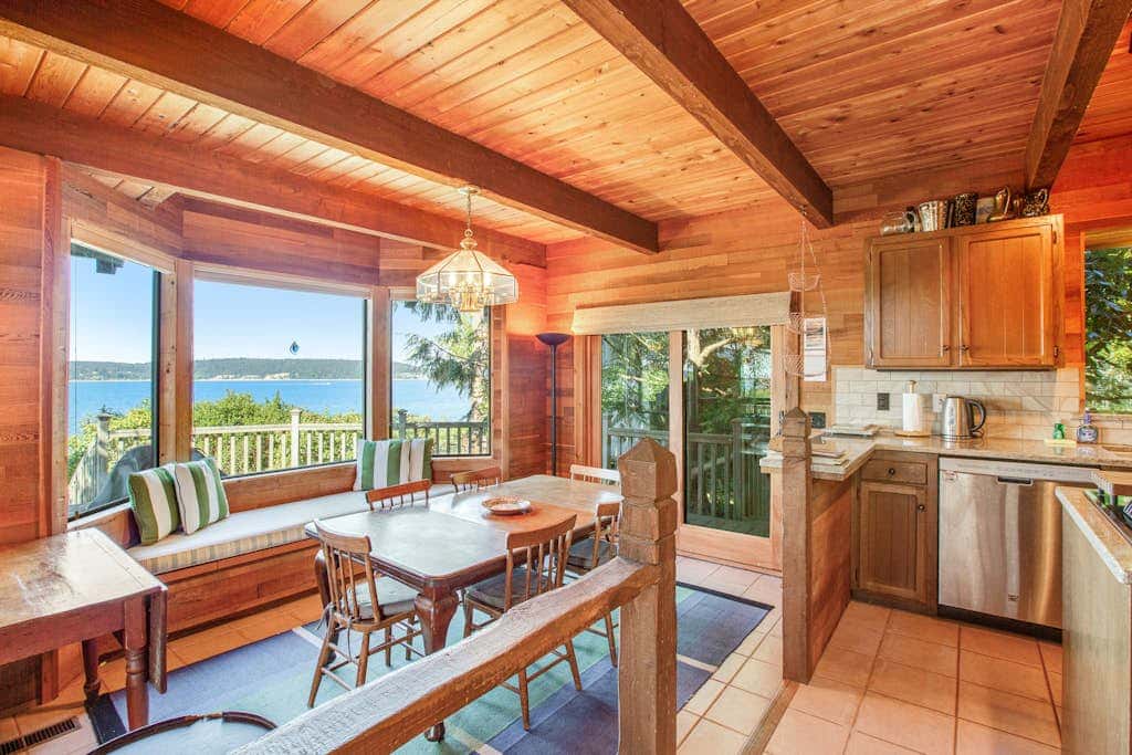 Escape to Saratoga Lodge: Private Dog Friendly Cabin with Sauna Near the Beach and Mountains
