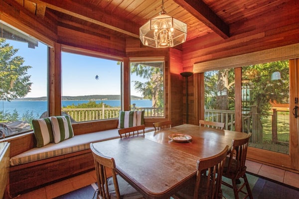 Waterfront home on Saratoga Passage with amazing view, sauna, & deck - 1 dog OK