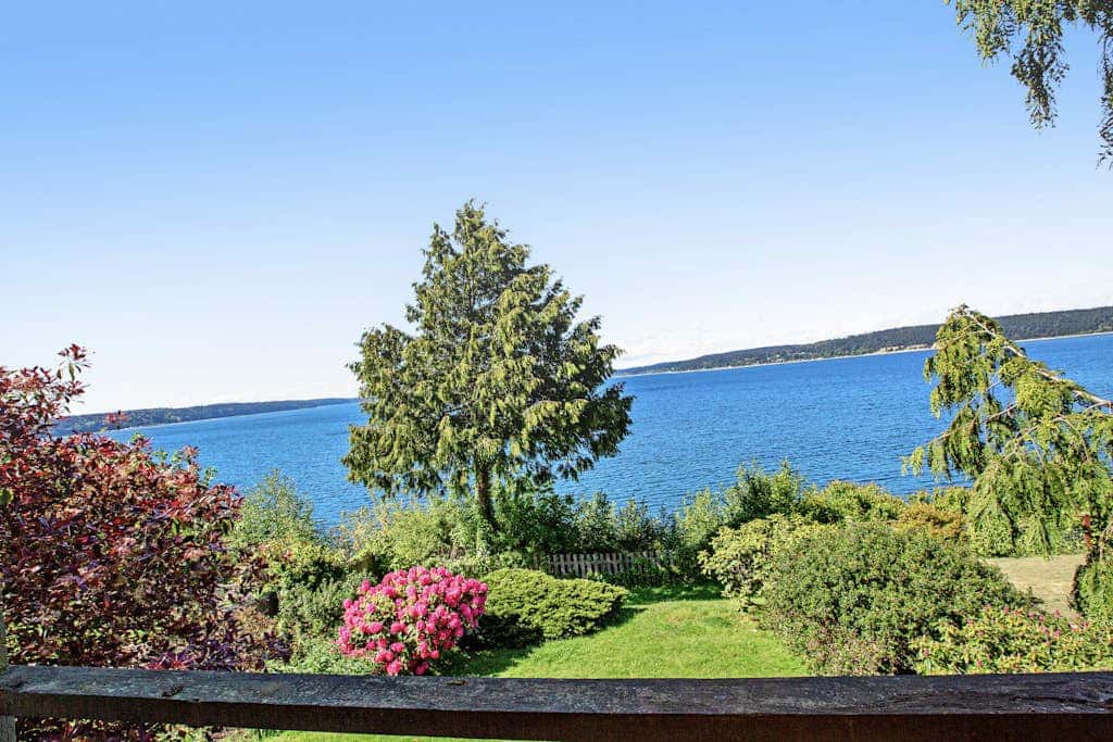 Escape to Saratoga Lodge: Private Dog Friendly Cabin with Sauna Near the Beach and Mountains