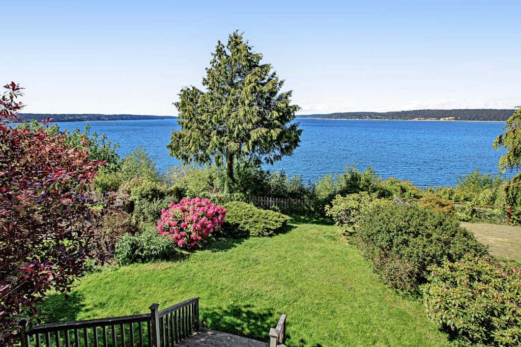 Escape to Saratoga Lodge: Private Dog Friendly Cabin with Sauna Near the Beach and Mountains