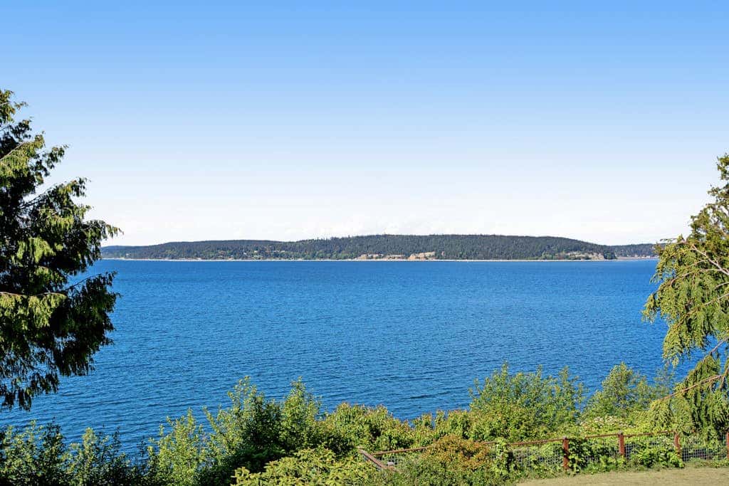 Escape to Saratoga Lodge: Private Dog Friendly Cabin with Sauna Near the Beach and Mountains