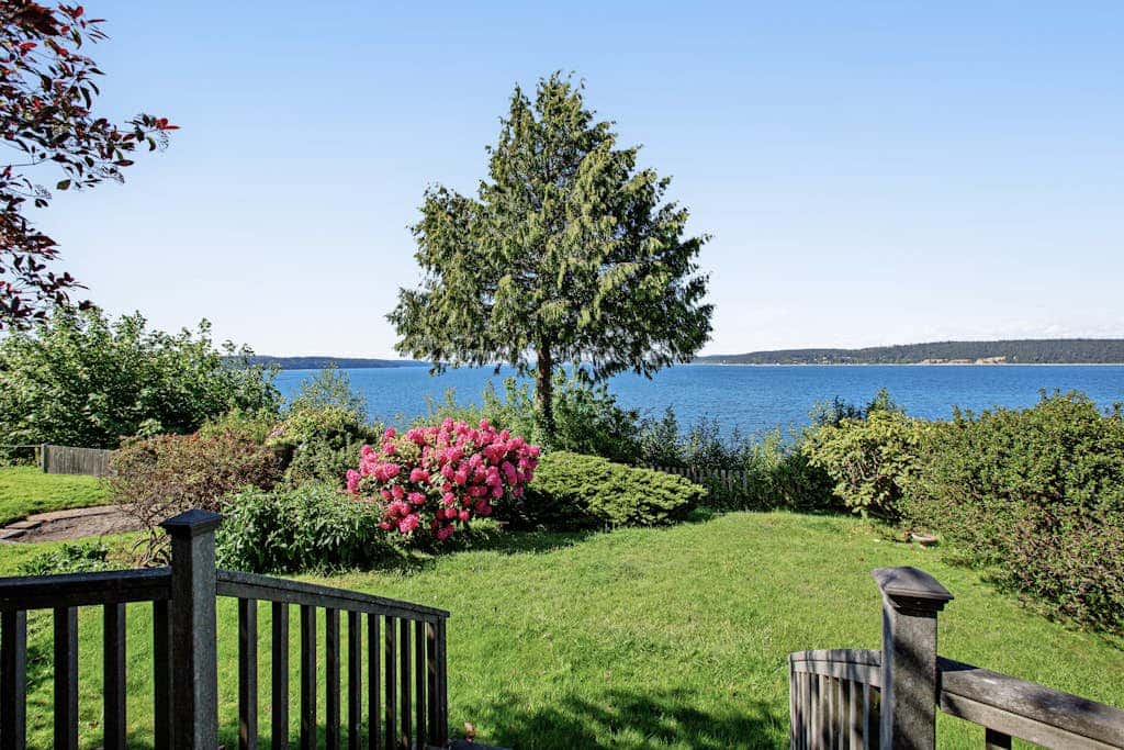 Escape to Saratoga Lodge: Private Dog Friendly Cabin with Sauna Near the Beach and Mountains