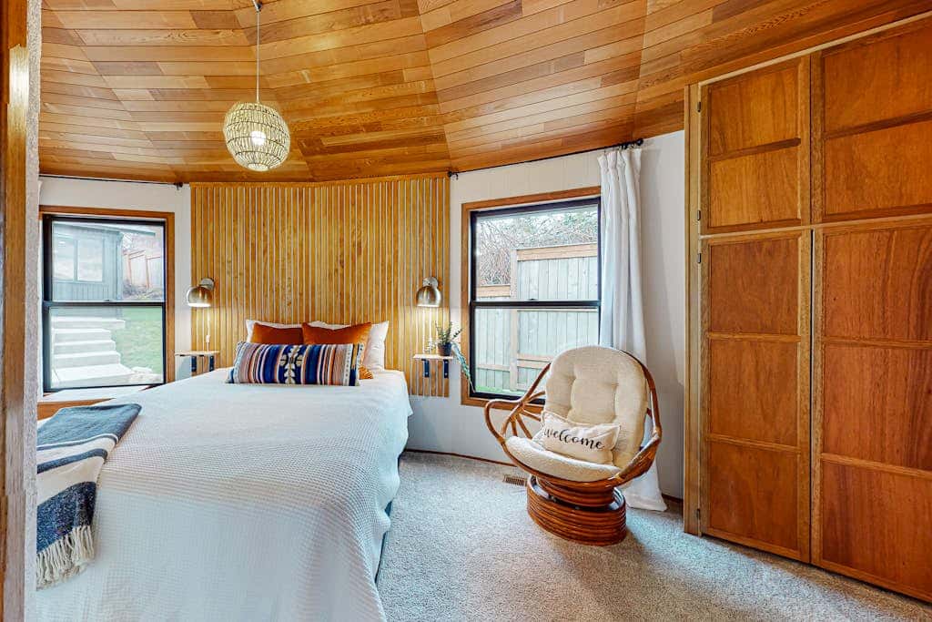 Family Friendly Seaside House with Private Hot Tub and Pet Friendly Yard