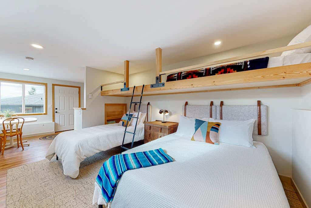 Family Friendly Seaside House with Private Hot Tub and Pet Friendly Yard