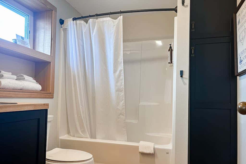 Family Friendly Seaside House with Private Hot Tub and Pet Friendly Yard