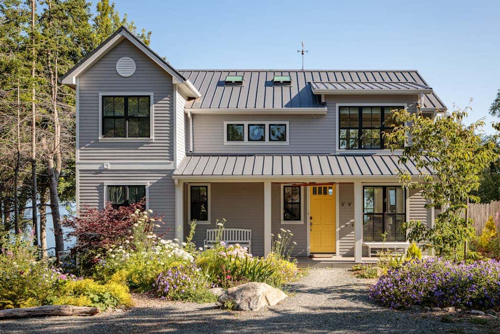 Stunning 4BR Waterfront Home in Eastsound with Private Sauna and Beach Access