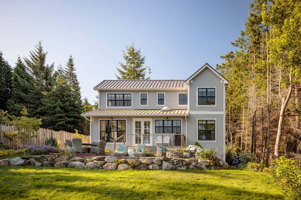 Stunning 4BR Waterfront Home in Eastsound with Private Sauna and Beach Access