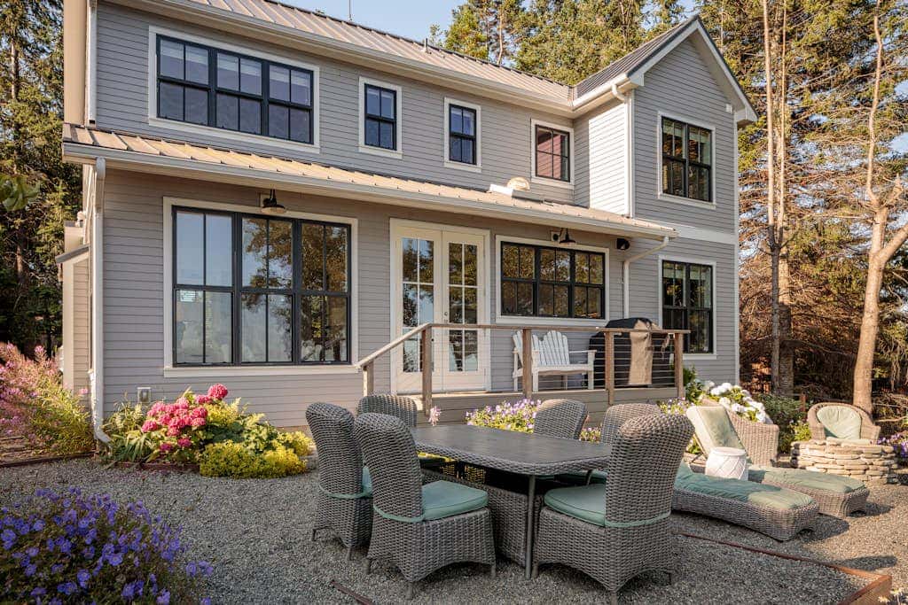 Stunning 4BR Waterfront Home in Eastsound with Private Sauna and Beach Access