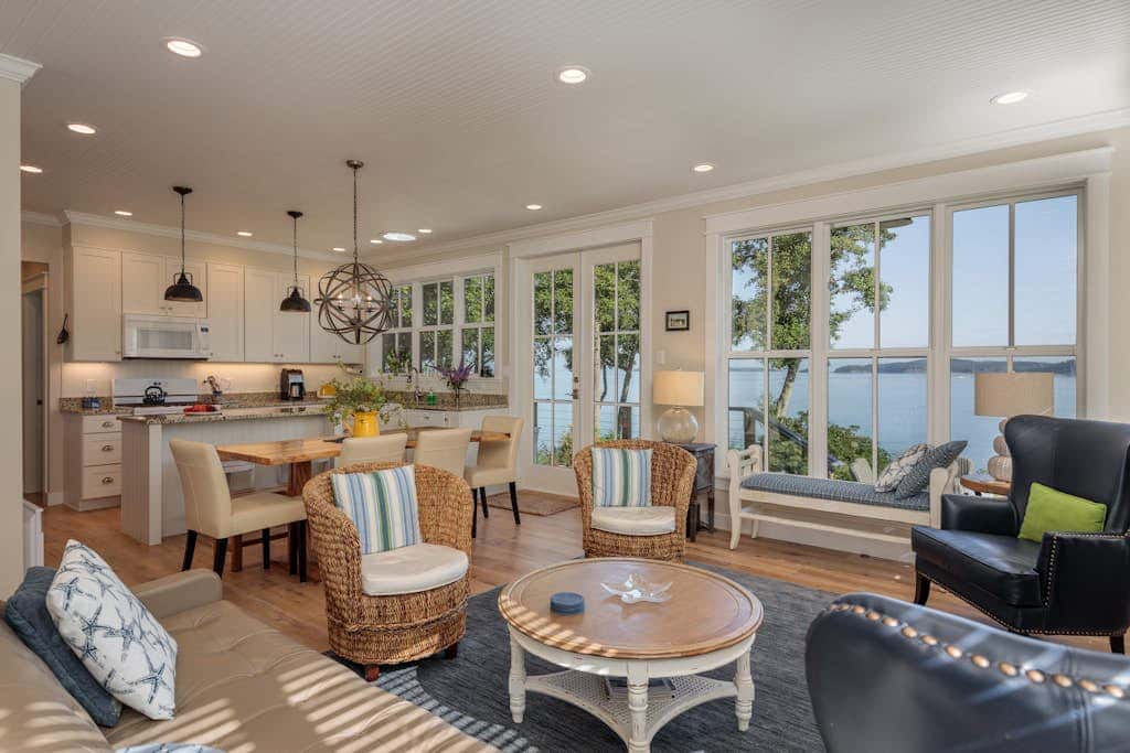 Stunning 4BR Waterfront Home in Eastsound with Private Sauna and Beach Access