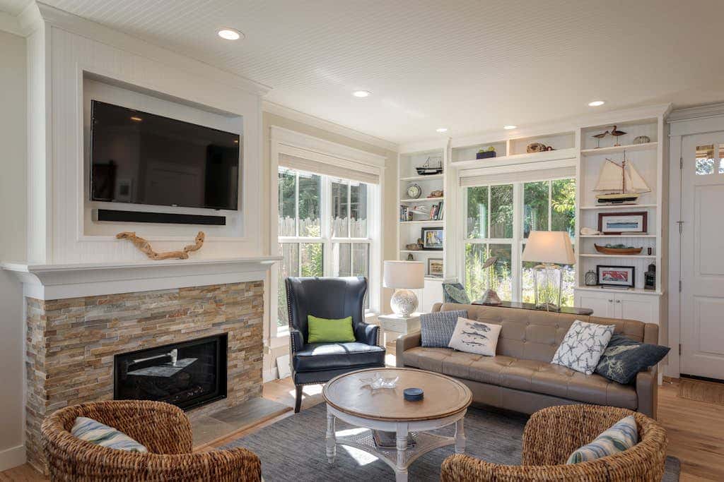 Stunning 4BR Waterfront Home in Eastsound with Private Sauna and Beach Access