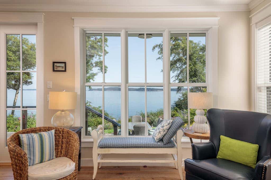 Stunning 4BR Waterfront Home in Eastsound with Private Sauna and Beach Access