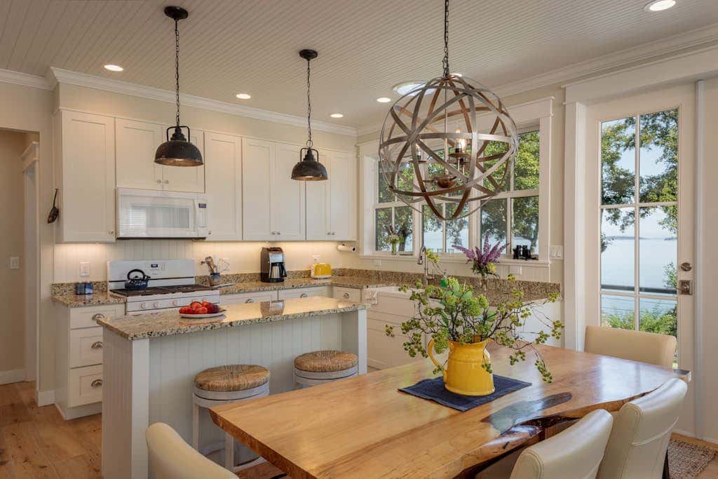 Stunning 4BR Waterfront Home in Eastsound with Private Sauna and Beach Access