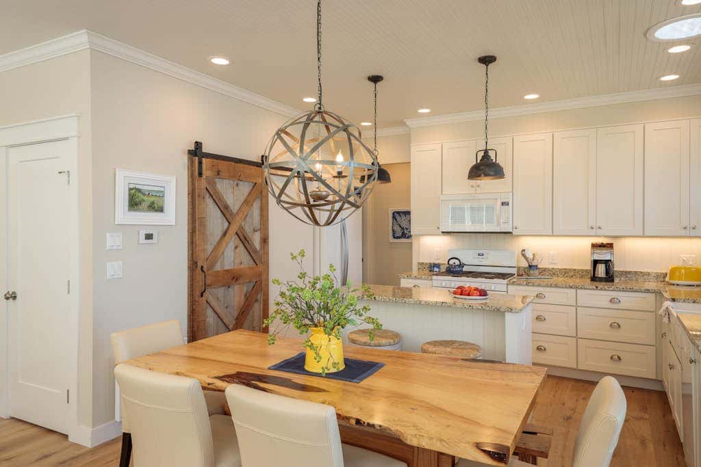 Stunning 4BR Waterfront Home in Eastsound with Private Sauna and Beach Access