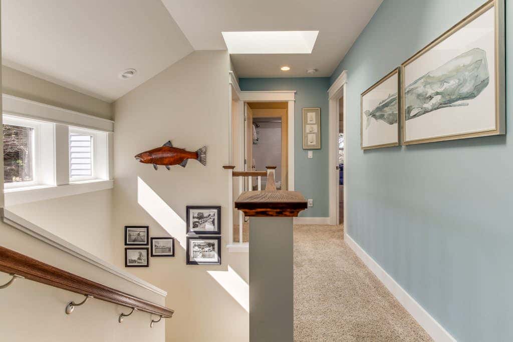 Stunning 4BR Waterfront Home in Eastsound with Private Sauna and Beach Access