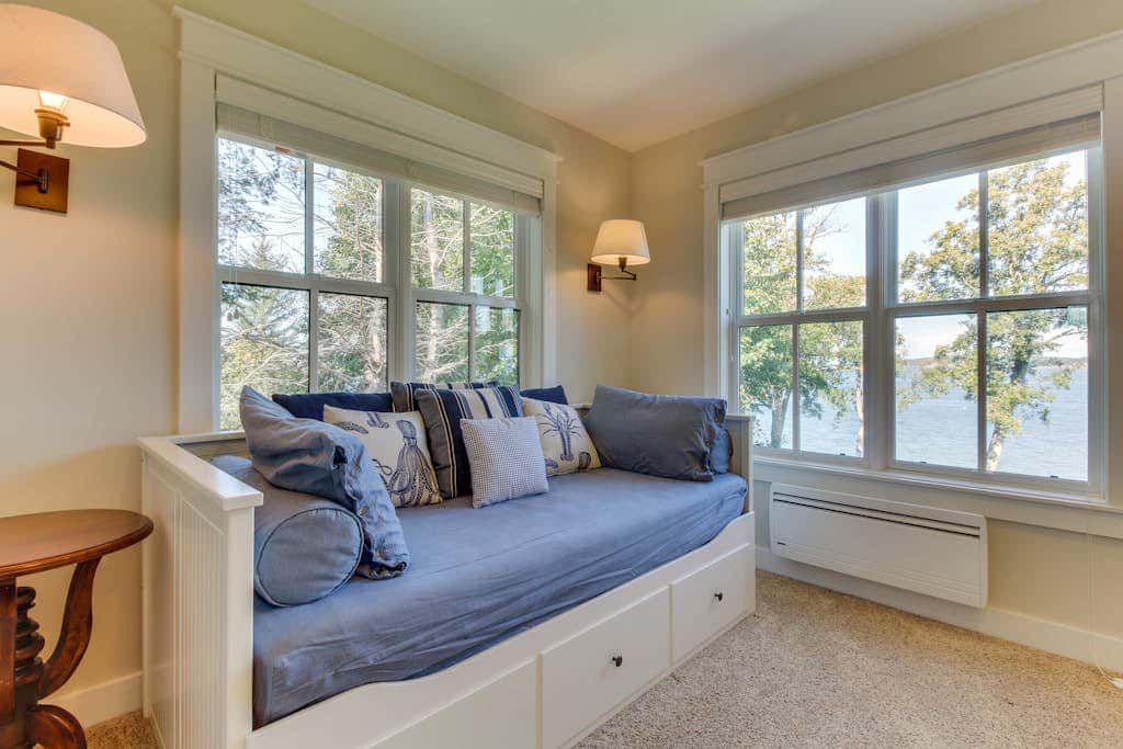 Stunning 4BR Waterfront Home in Eastsound with Private Sauna and Beach Access