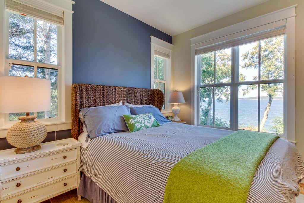 Stunning 4BR Waterfront Home in Eastsound with Private Sauna and Beach Access
