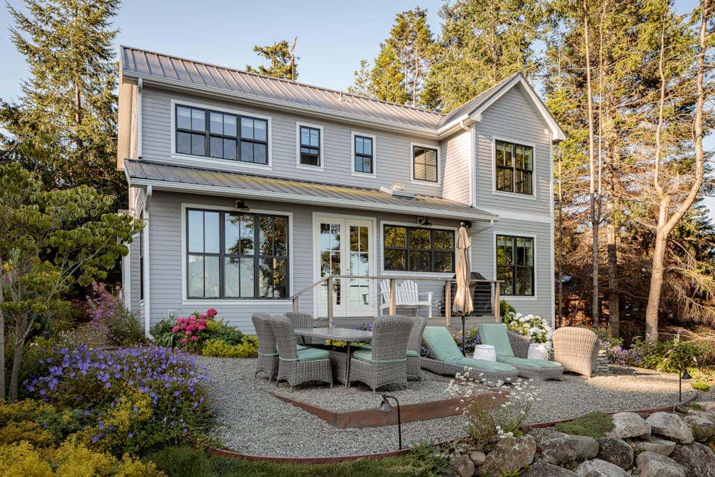 Stunning 4BR Waterfront Home in Eastsound with Private Sauna and Beach Access