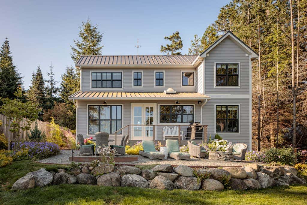 Stunning 4BR Waterfront Home in Eastsound with Private Sauna and Beach Access