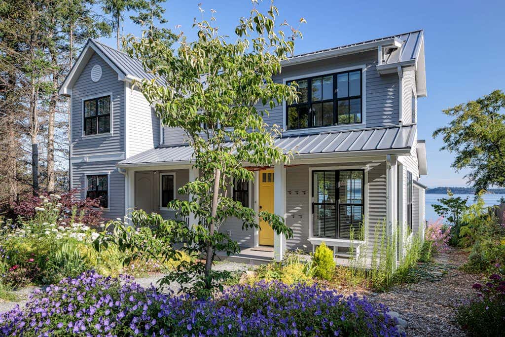 Stunning 4BR Waterfront Home in Eastsound with Private Sauna and Beach Access