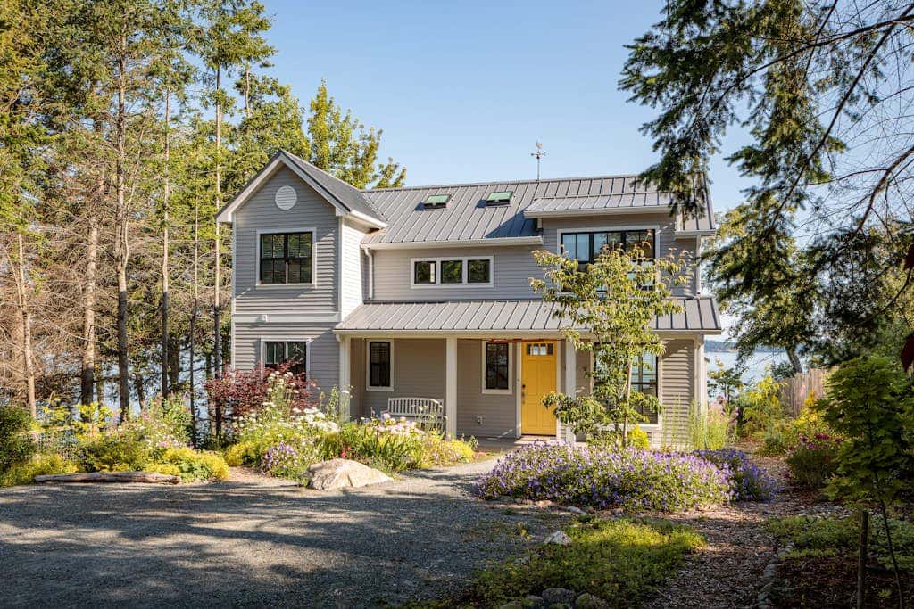 Stunning 4BR Waterfront Home in Eastsound with Private Sauna and Beach Access
