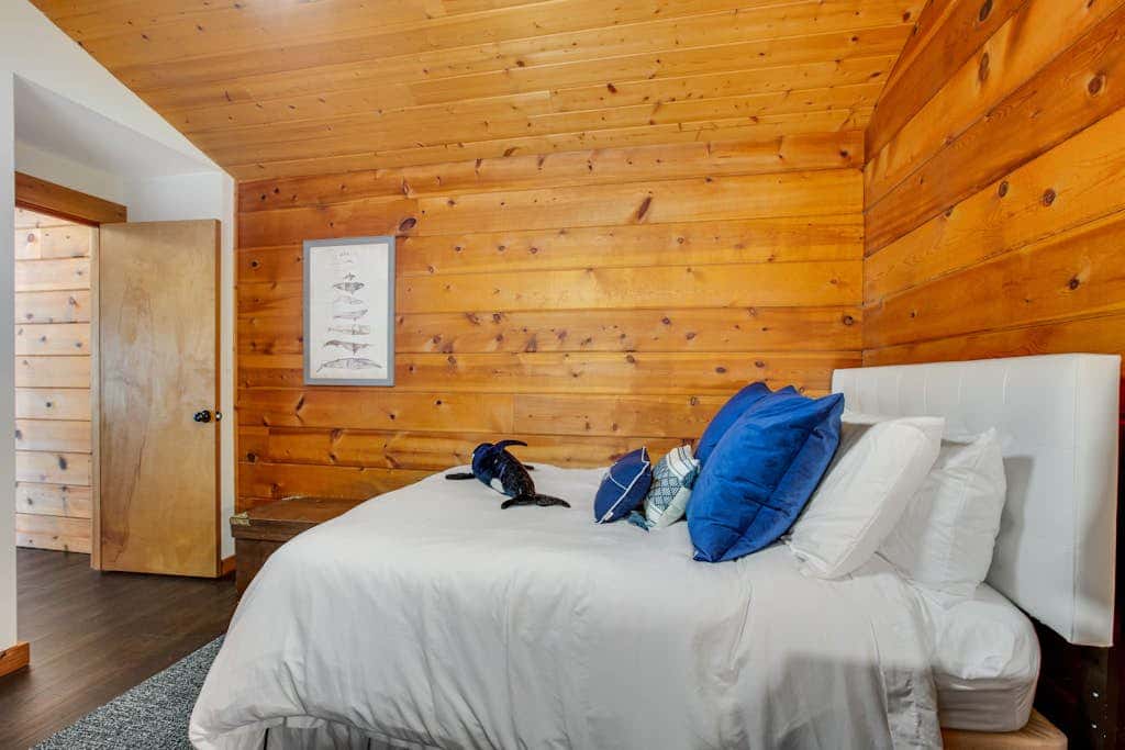 Stunning Ocean View Cabin in Coupeville with Private Beach Access