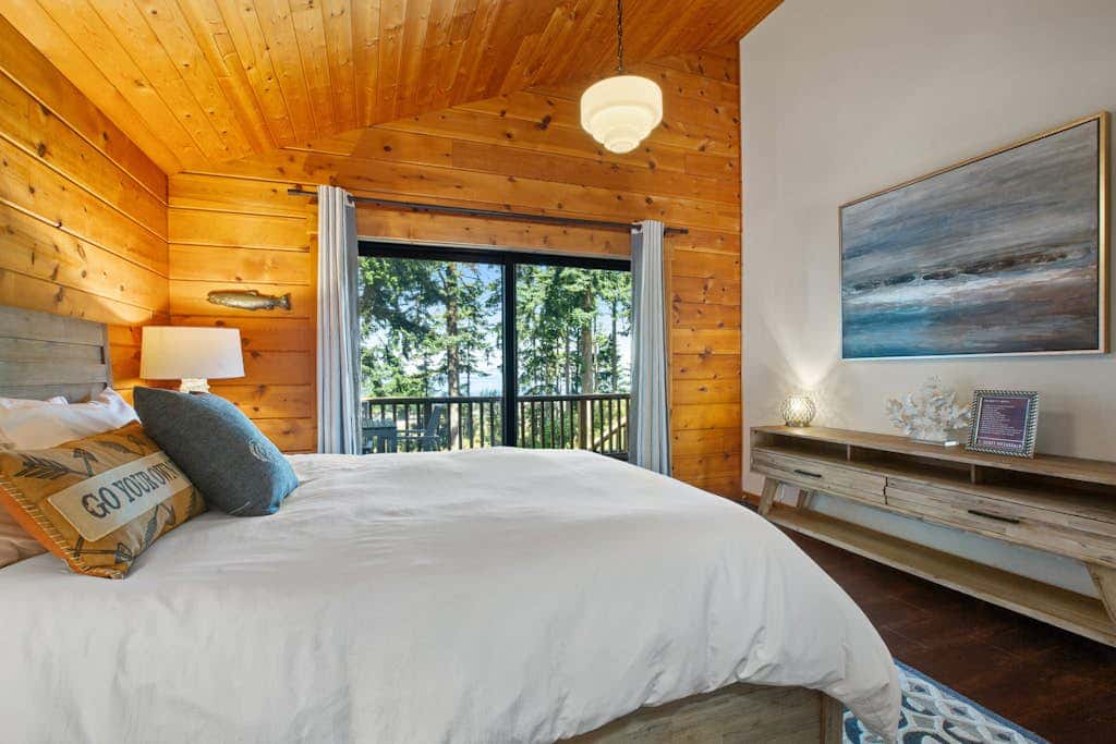 Stunning Ocean View Cabin in Coupeville with Private Beach Access