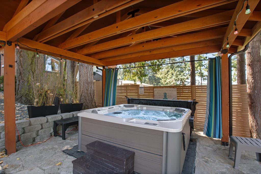 Stunning Ocean View Cabin in Coupeville with Private Beach Access