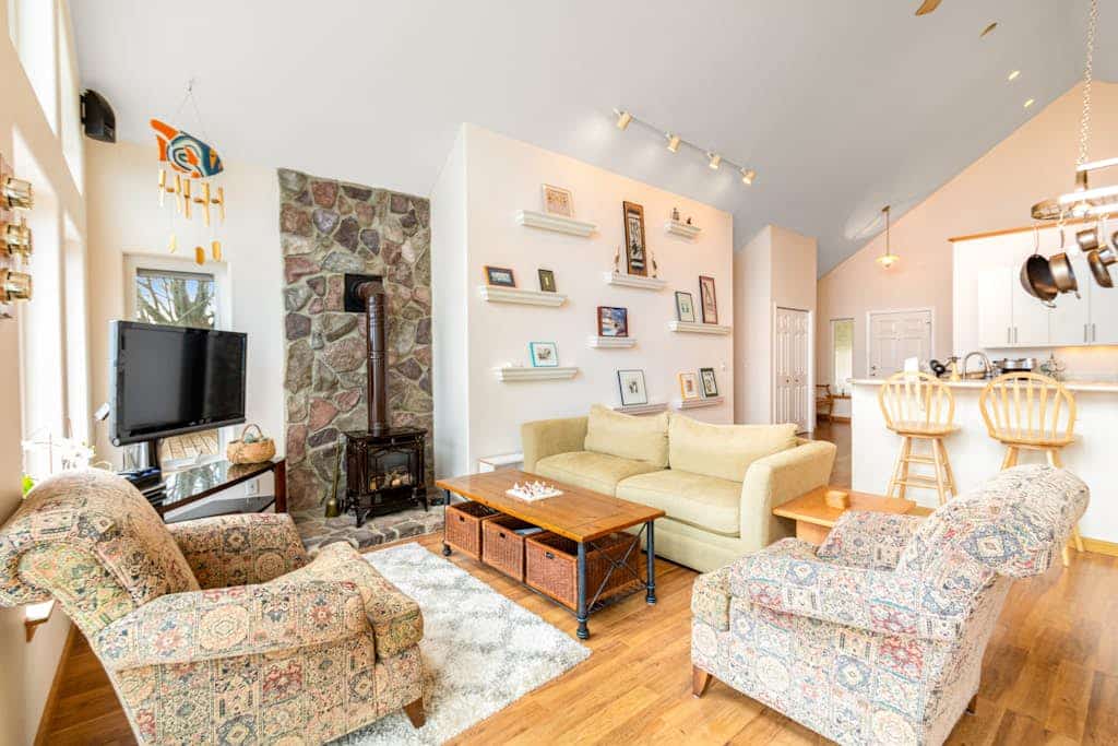 Waterfront Upper-Level Getaway with Views, Firepit & Pool Table