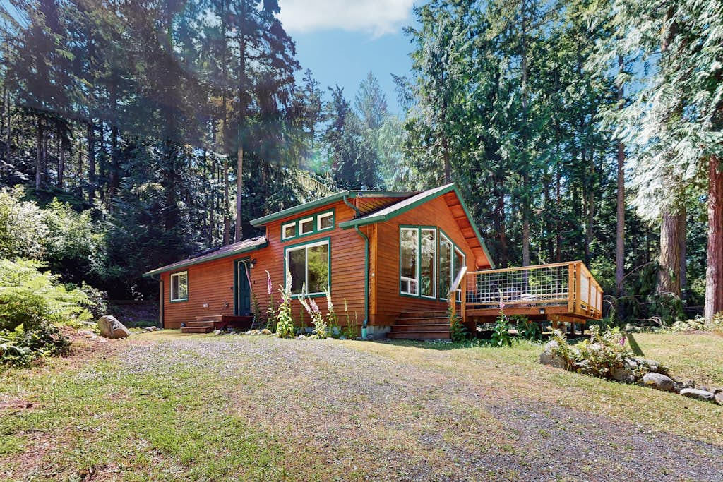 Stunning Lopez Island Waterfront Escape with Mountain Views and Hiking