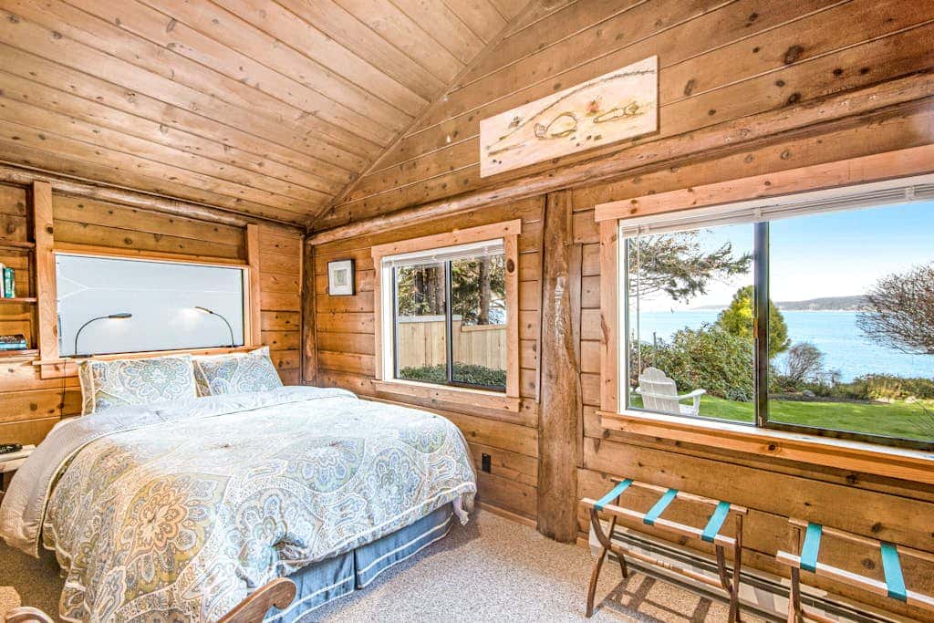 Waterfront Cottage with High-Speed WiFi, Ocean View, Private Deck, & Kitchenette 