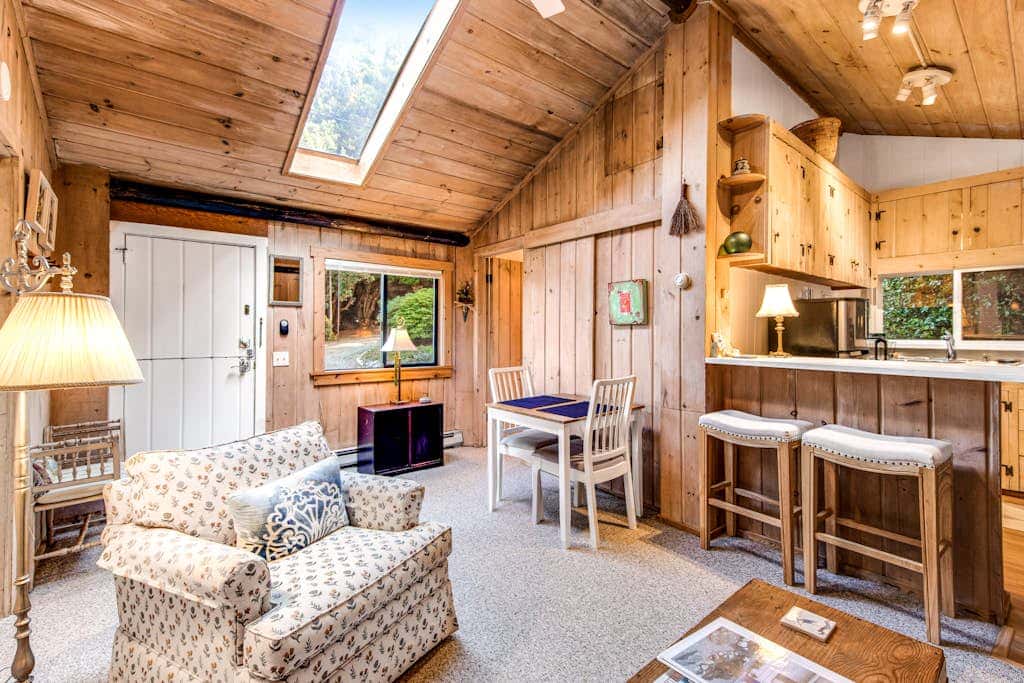 Waterfront Cottage with High-Speed WiFi, Ocean View, Private Deck, & Kitchenette 
