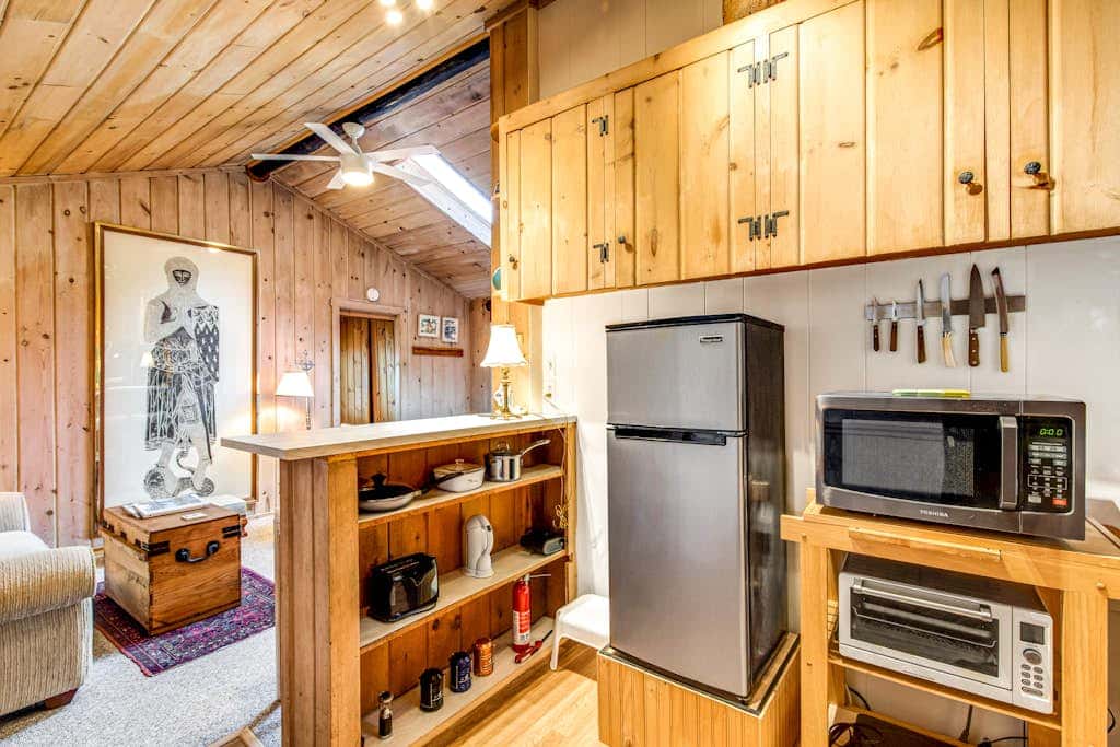 Waterfront Cottage with High-Speed WiFi, Ocean View, Private Deck, & Kitchenette 