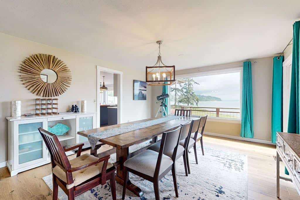 Large, dog-friendly home w/WiFi, fenced yard, fireplaces & gorgeous water view