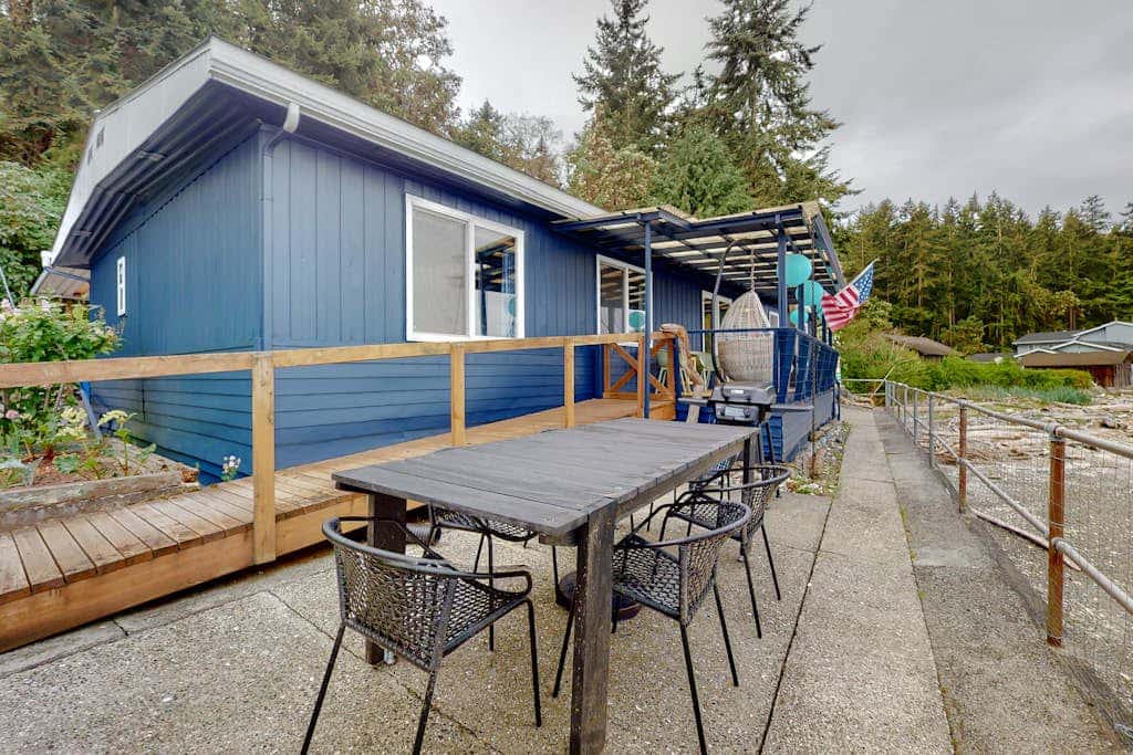Stunning Soundfront Home in Coupeville with Private Beach Access and Fire Pit
