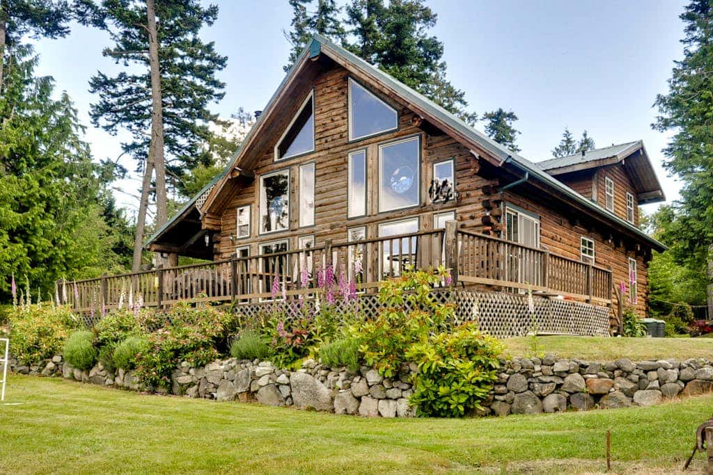 Bright Rustic Cabin with Breathtaking Bay and Mountain Views on Lopez Island