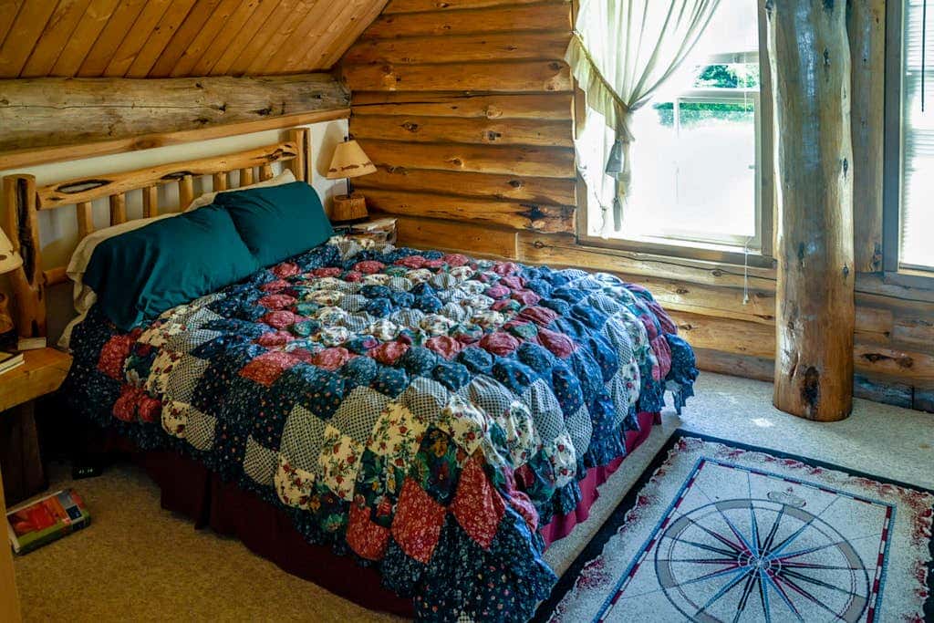 Bright Rustic Cabin with Breathtaking Bay and Mountain Views on Lopez Island